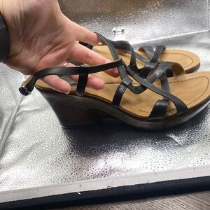 NWOT Dansko sz40 strappy wedge sandal